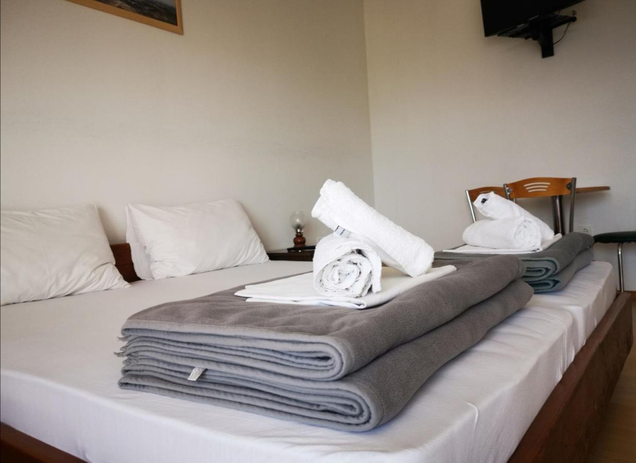 Apartments Plazibat Škrip エクステリア 写真