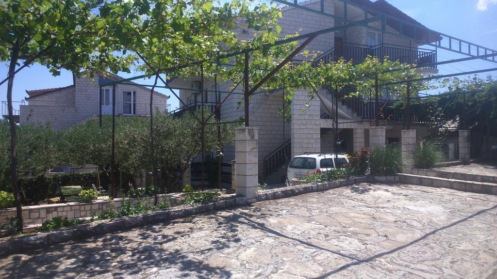 Apartments Plazibat Škrip エクステリア 写真
