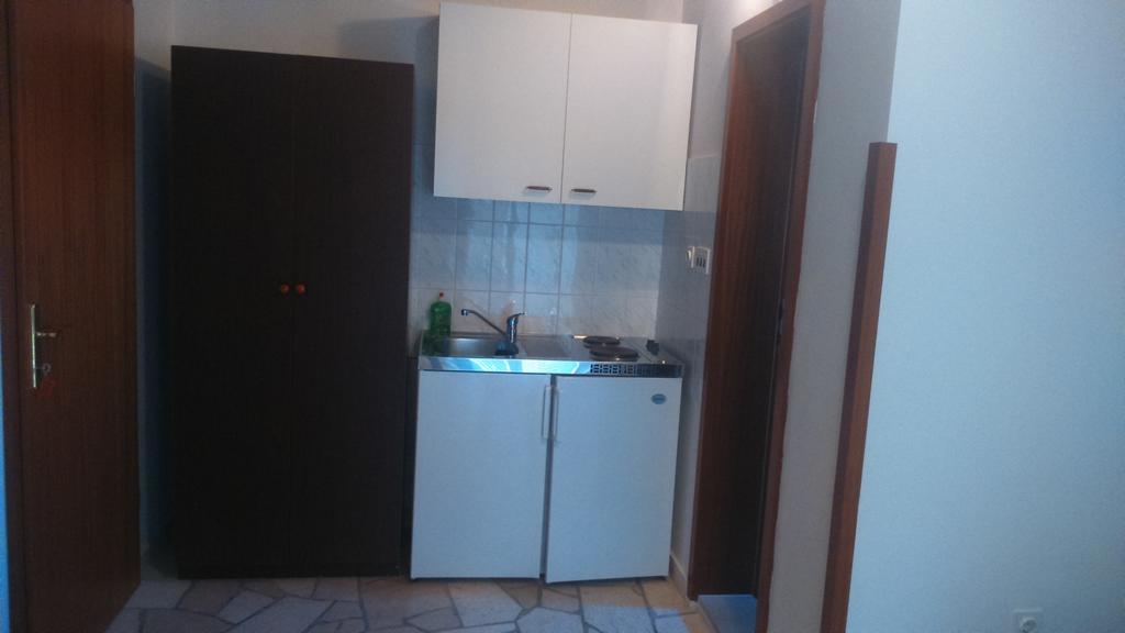 Apartments Plazibat Škrip 部屋 写真
