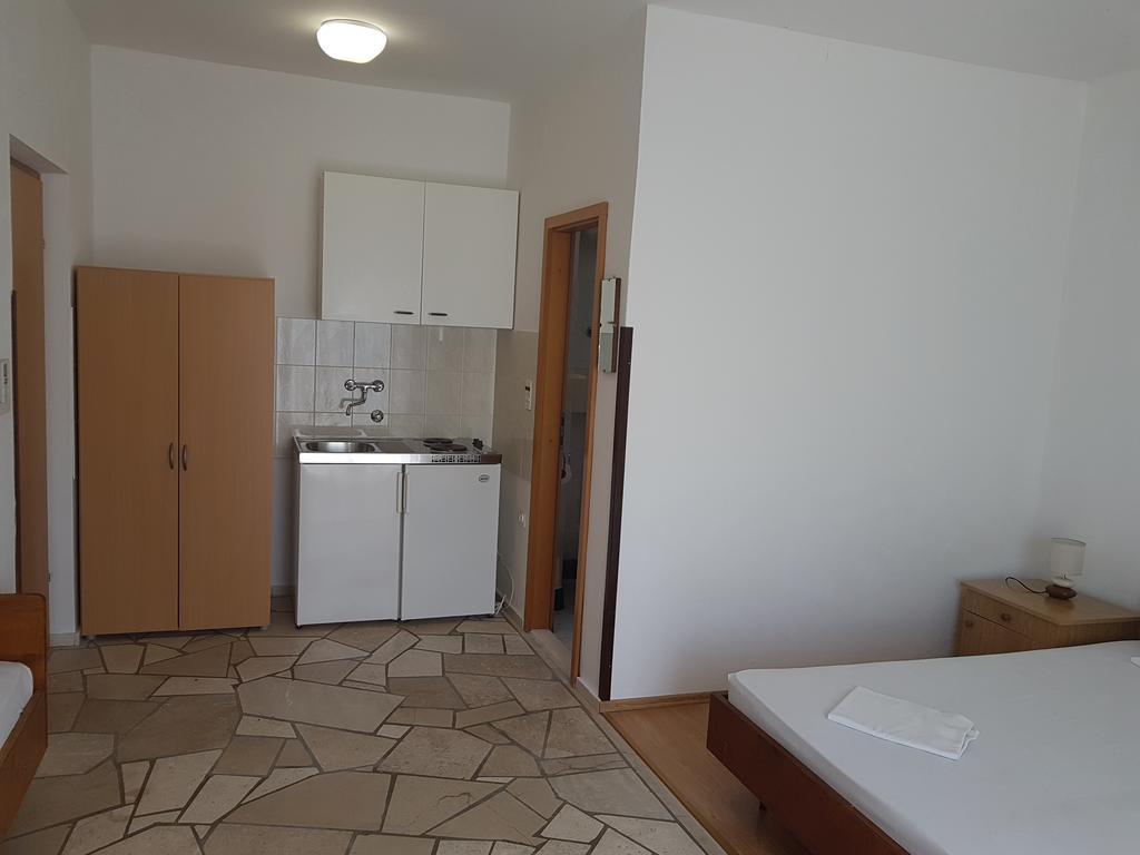 Apartments Plazibat Škrip エクステリア 写真