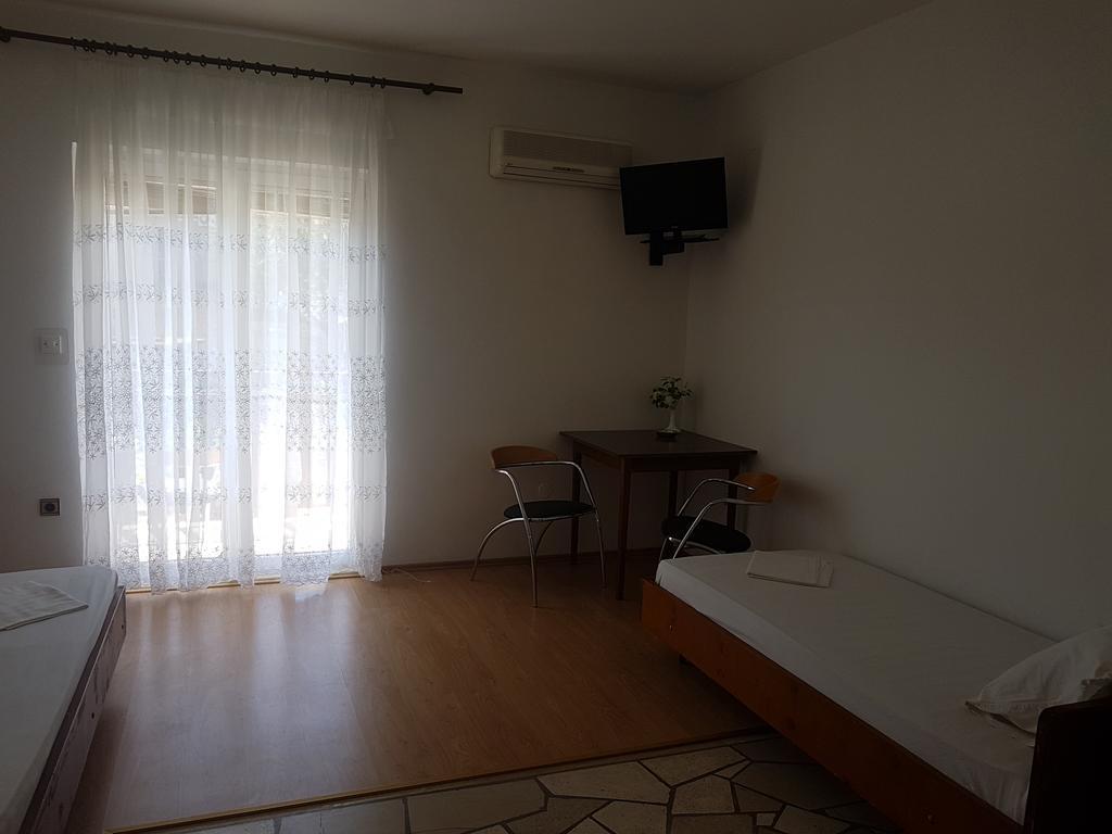 Apartments Plazibat Škrip エクステリア 写真